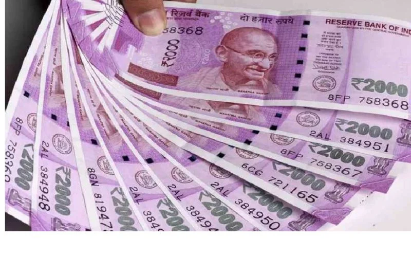 2000 रुपये के नोट एक्सचेंज नियमों में बदलाव: अब तक बचे हुए नोट बदलने का समय बढ़ा, जानिए नए निर्देश