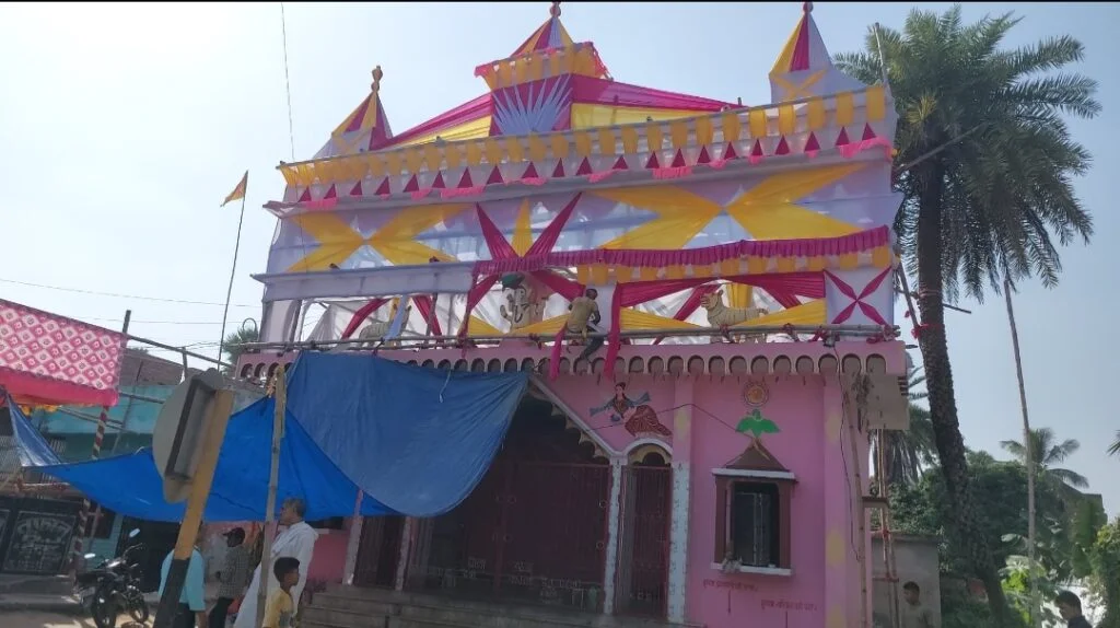 बेगुसराय: मुस्लिम भाई सजाते हैं दुर्गा पूजा में मां का पंडाल